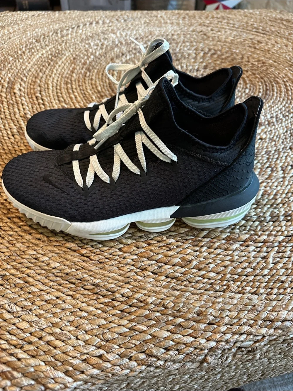 Nike LeBron XVI Men’s Black Athletic Shoes size 10